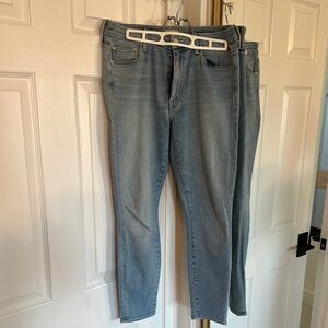 MOTHER The looker crop in swimming pool Sunday wash